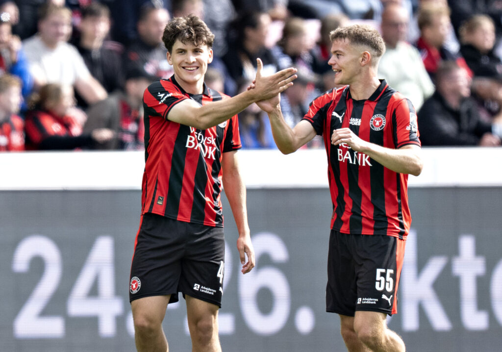 Mikel Gogorza og Viktor Bak fejrer en scoring for FC Midtjylland