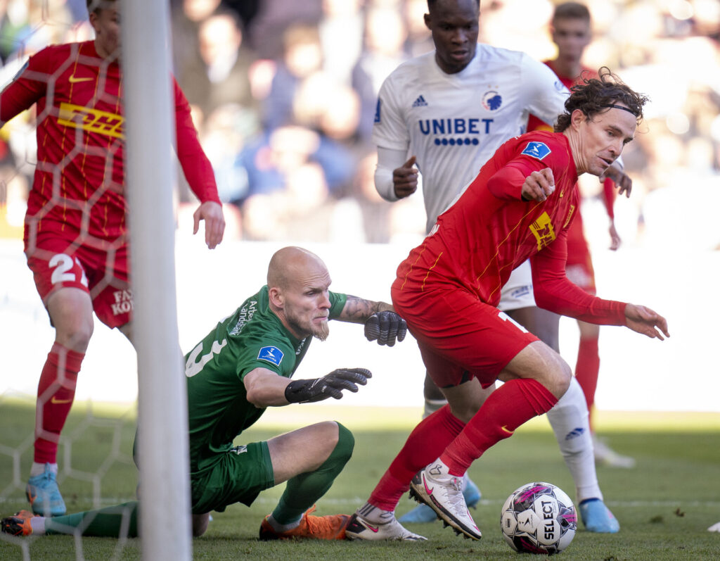 Erik Marxen i kamp mod FCK.