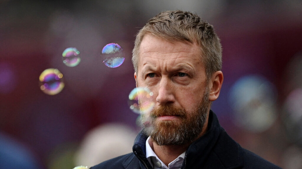 Graham Potter med bobler i forgrunden