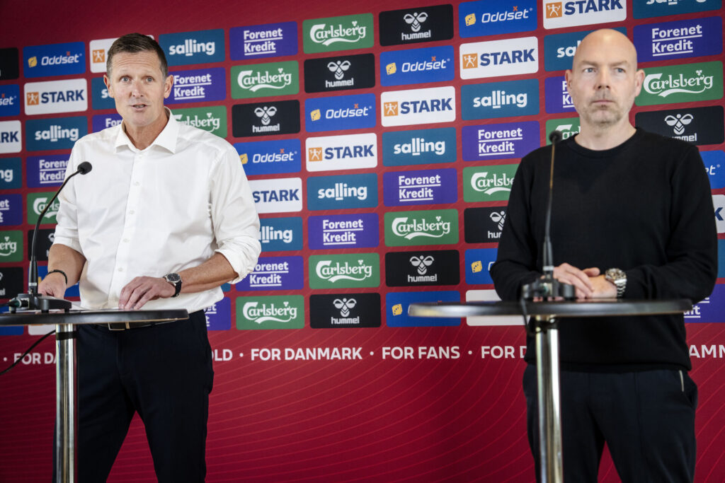 Peter Møller og Brian Riemer til et pressemøde