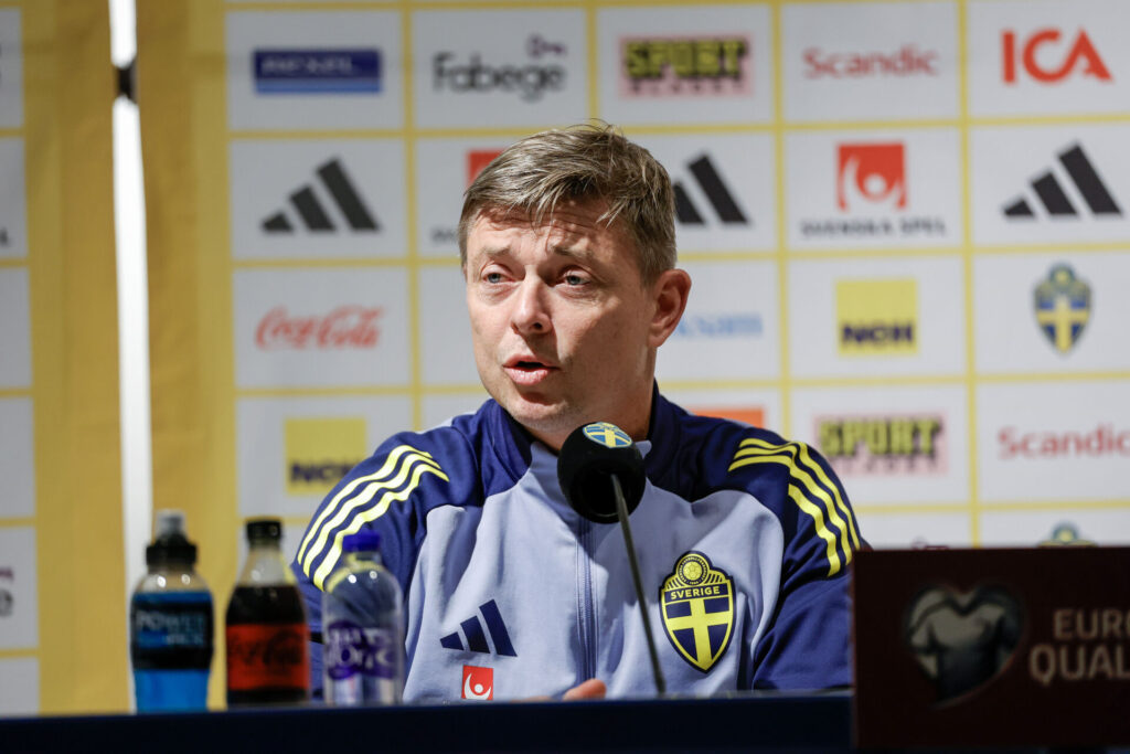Jon Dahl Tomasson til pressemøde for det danske landshold.