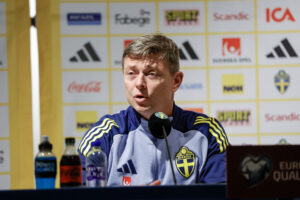 Jon Dahl Tomasson til pressemøde for det danske landshold.