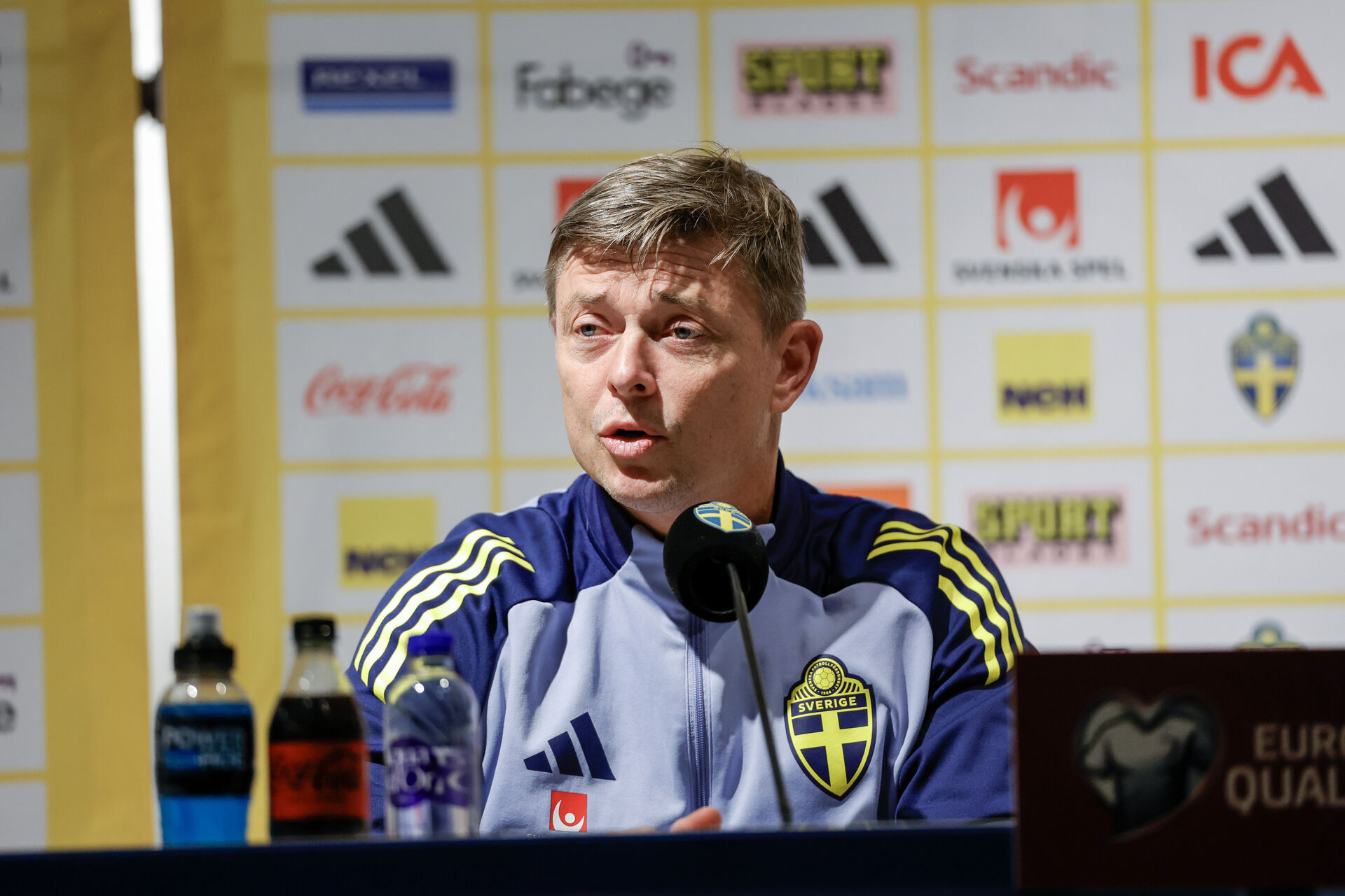 Jon Dahl Tomasson til pressemøde for det danske landshold.