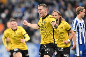 jacob bergström jubler over scoring som sikrer det svenske guld.