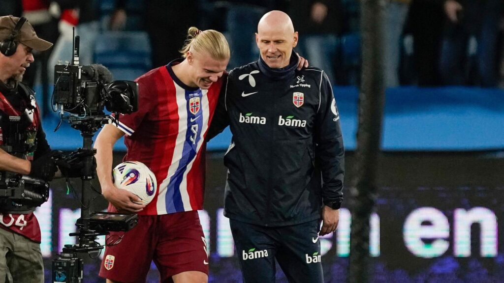 Erling Haaland arm i arm med Ståle Solbakken.