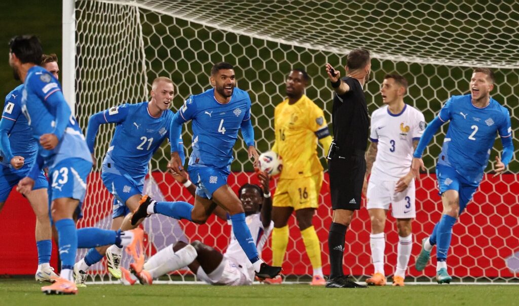 Victor Pálsson, Island, scorer mod Frankrig