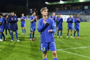 Lukas Larsen klapper ud