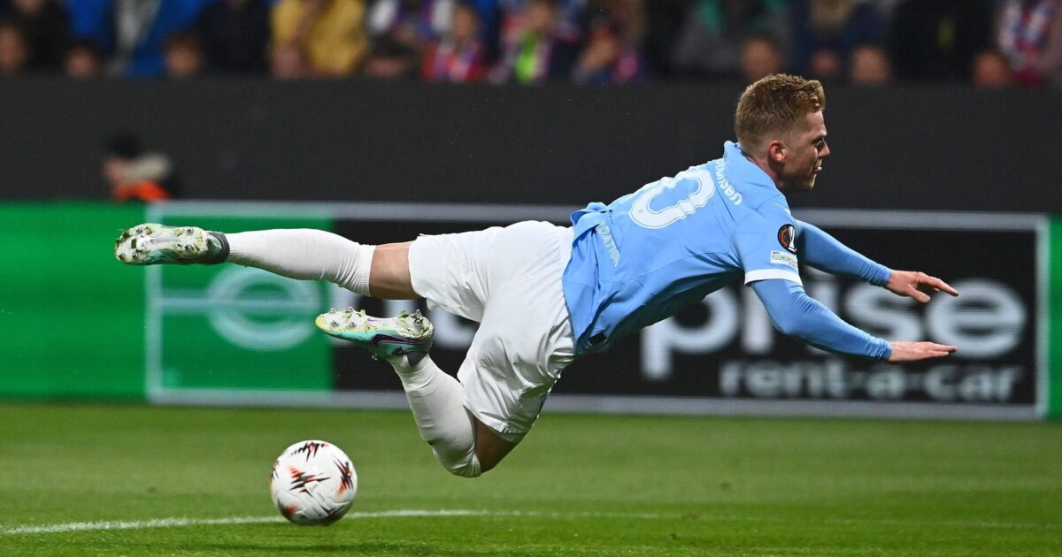 Malmö-dansker udgik med skade: Det er ikke godt Foto: Photo by Michal Cizek 