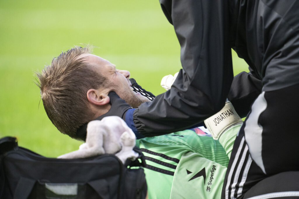 Nicolai Larsen får behandling i kamp for Silkeborg