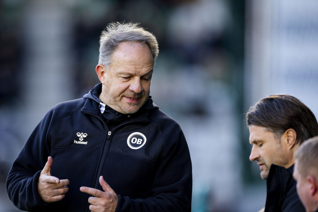 Alexander Zorniger lægger taktik.