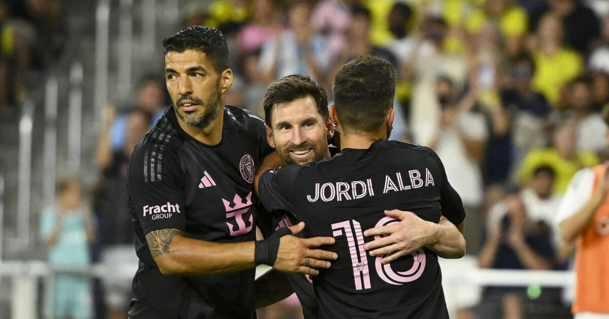 Mødes igen i første knockoutrunde: Messi leverer hattrick i sidse grundspilskamp Foto: Ritzau Scanpix/REUTERS