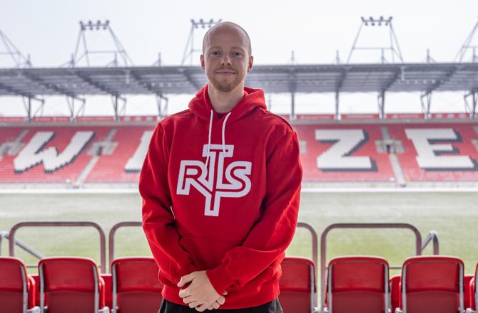 Peter Therkildsen præsenteres i Widzew Lodz.