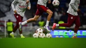 Salzburg-spillere varmer op