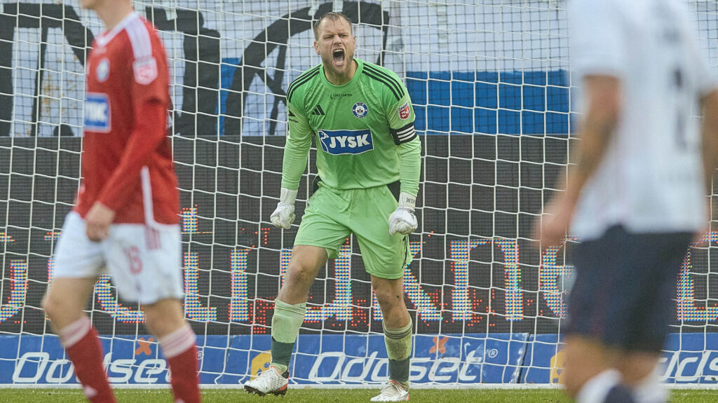 Nicola Larsen er utilfreds i kampen mod AGF