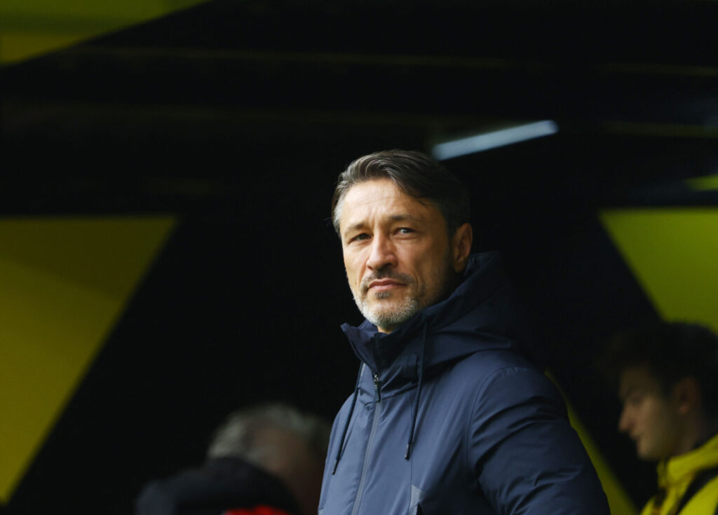 Niko Kovac står under et tag og kigger mod kameraet.