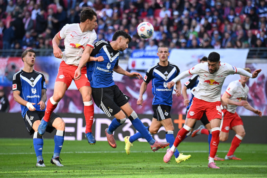 RB Leipzig og Hamburger SV i kamp.