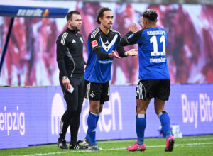 Yussuf Poulsen bliver skiftet ind til en kamp for Hamburger SV.