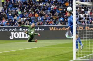 Hoffenheim i færd med at indkassere et mål.