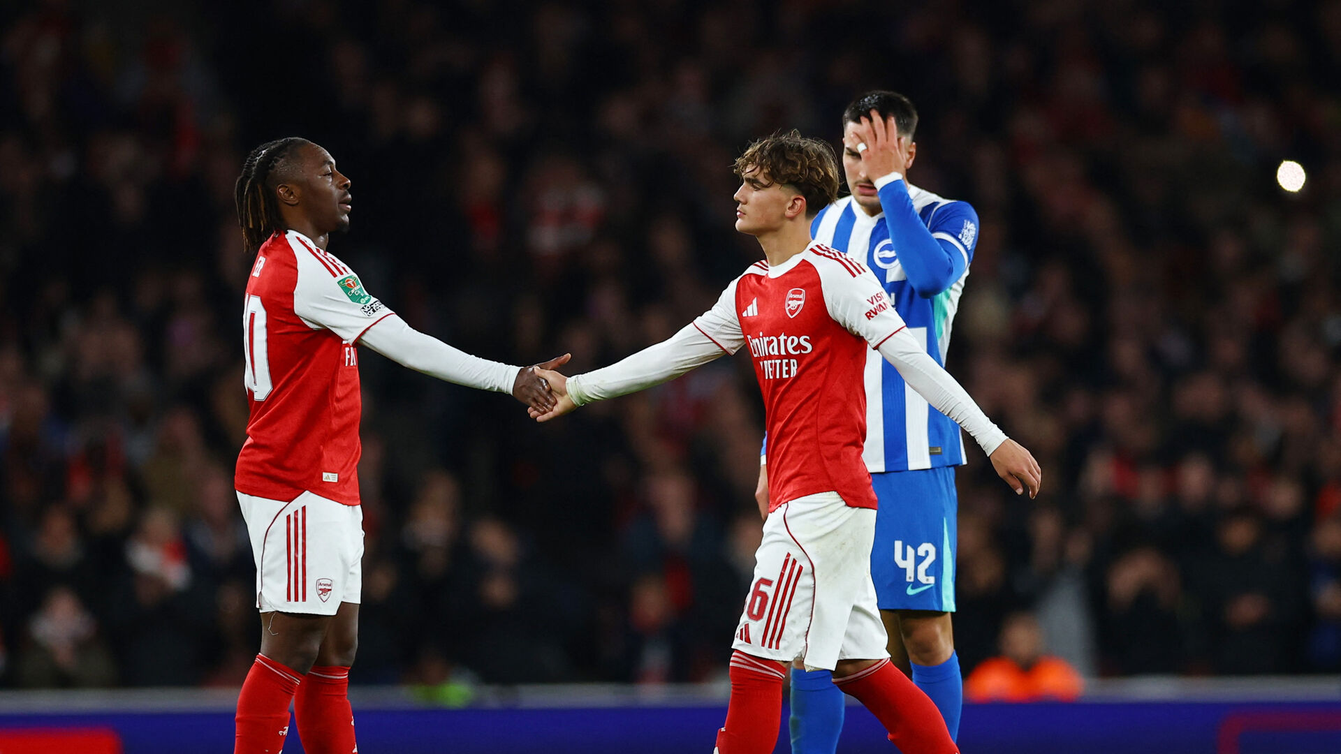 Arsenals egne drenge skinner i pokalsejr foto