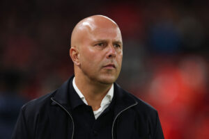 Arne Slot på sidelinjen mod Crystal Palace