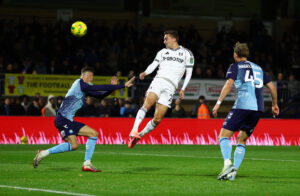 Fulham header på mål mod Wycombe.