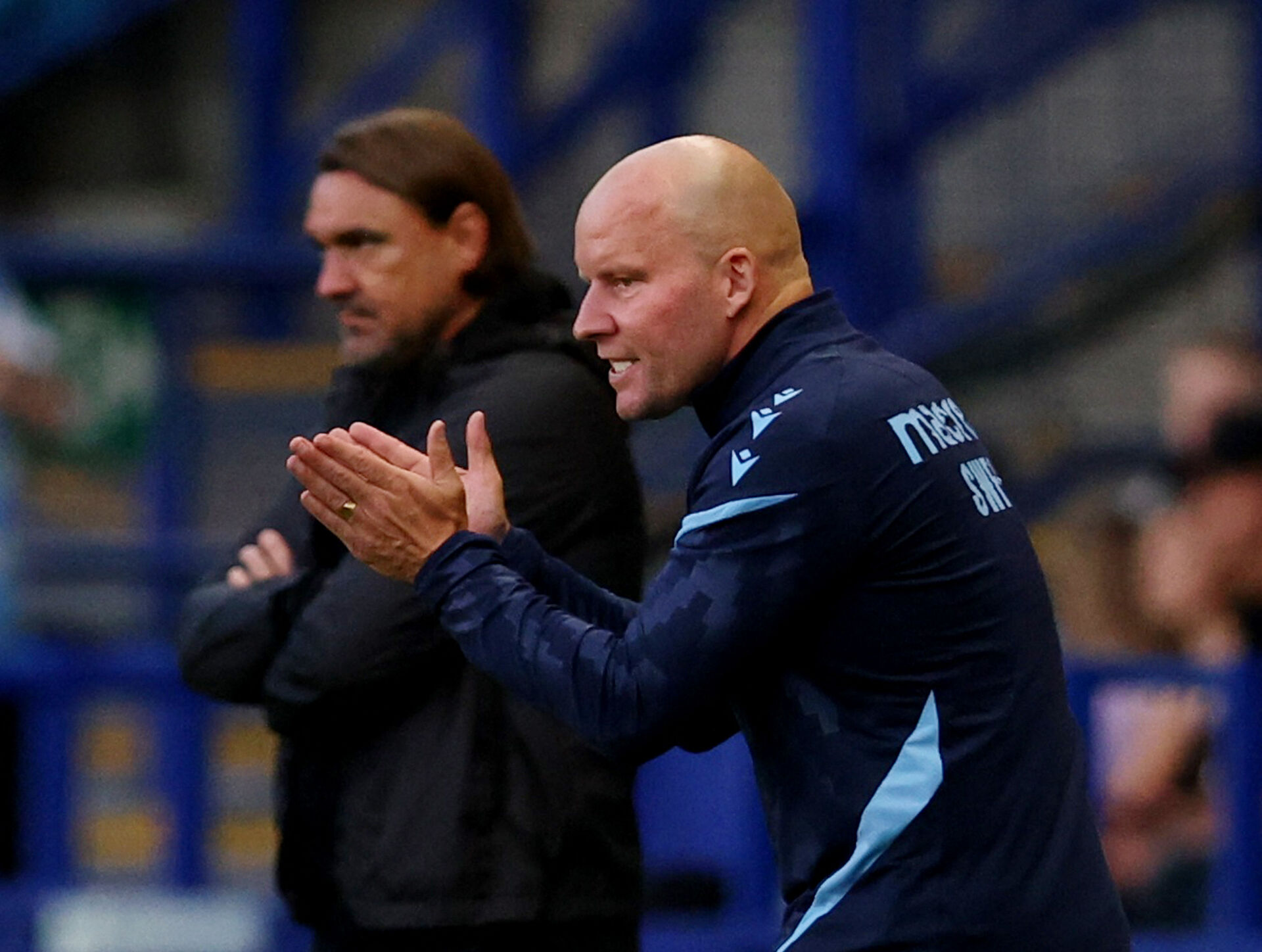 Henrik Pedersen klapper.