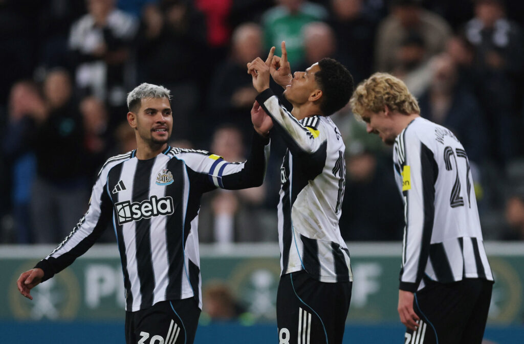 William Osula fejrer en scoring for Newcastle.