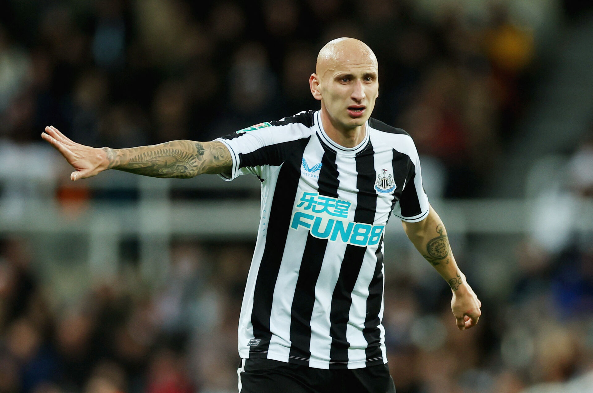 Jonjo Shelvey under en kamp for Newcastle.