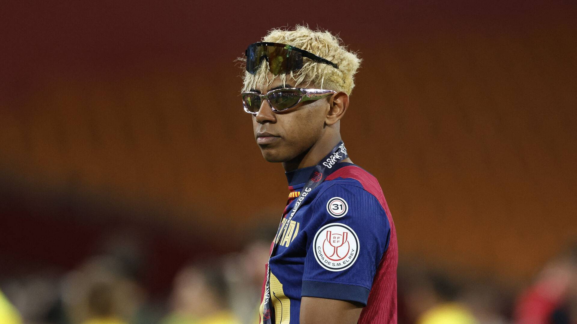 Lamine Yamal har to par solbriller på