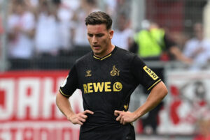 Said El Mala kigger ned i jorden.