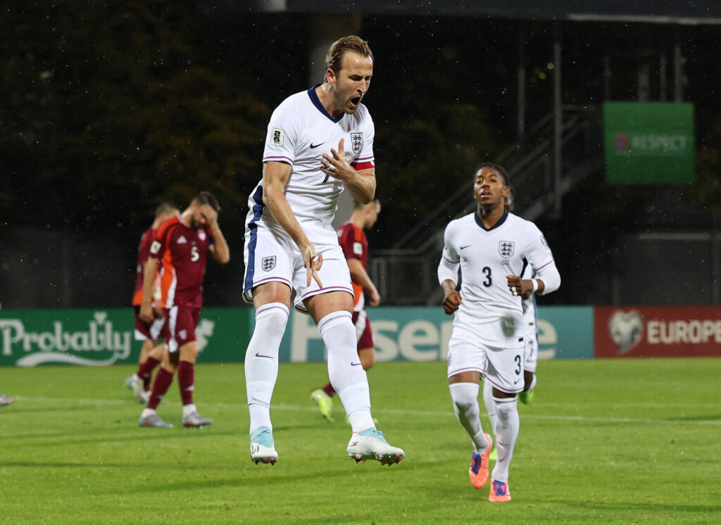 Harry Kane jubler efter en scoring mod Letland.