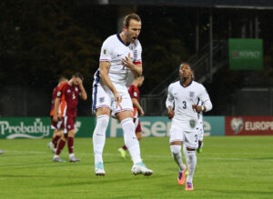 Harry Kane jubler efter en scoring mod Letland.