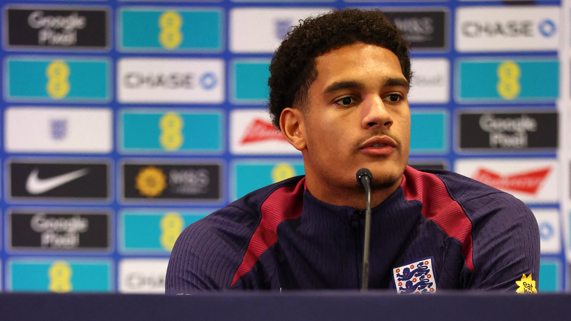 Jarell Quansah på pressemøde