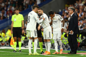 Dani Carvajal har bolden for fødderne.