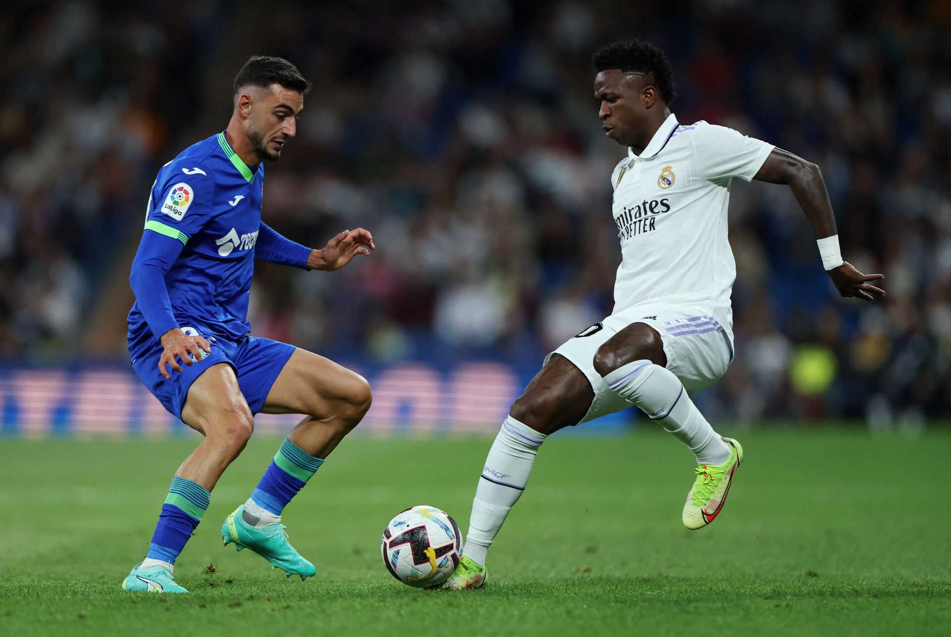 Juan Iglesias og Vinicius Junior overfor hinanden.