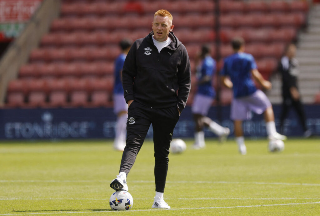 Will Still med foden på bolden.