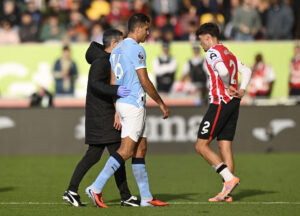 Rodri forlader banen under en kamp for Manchester City