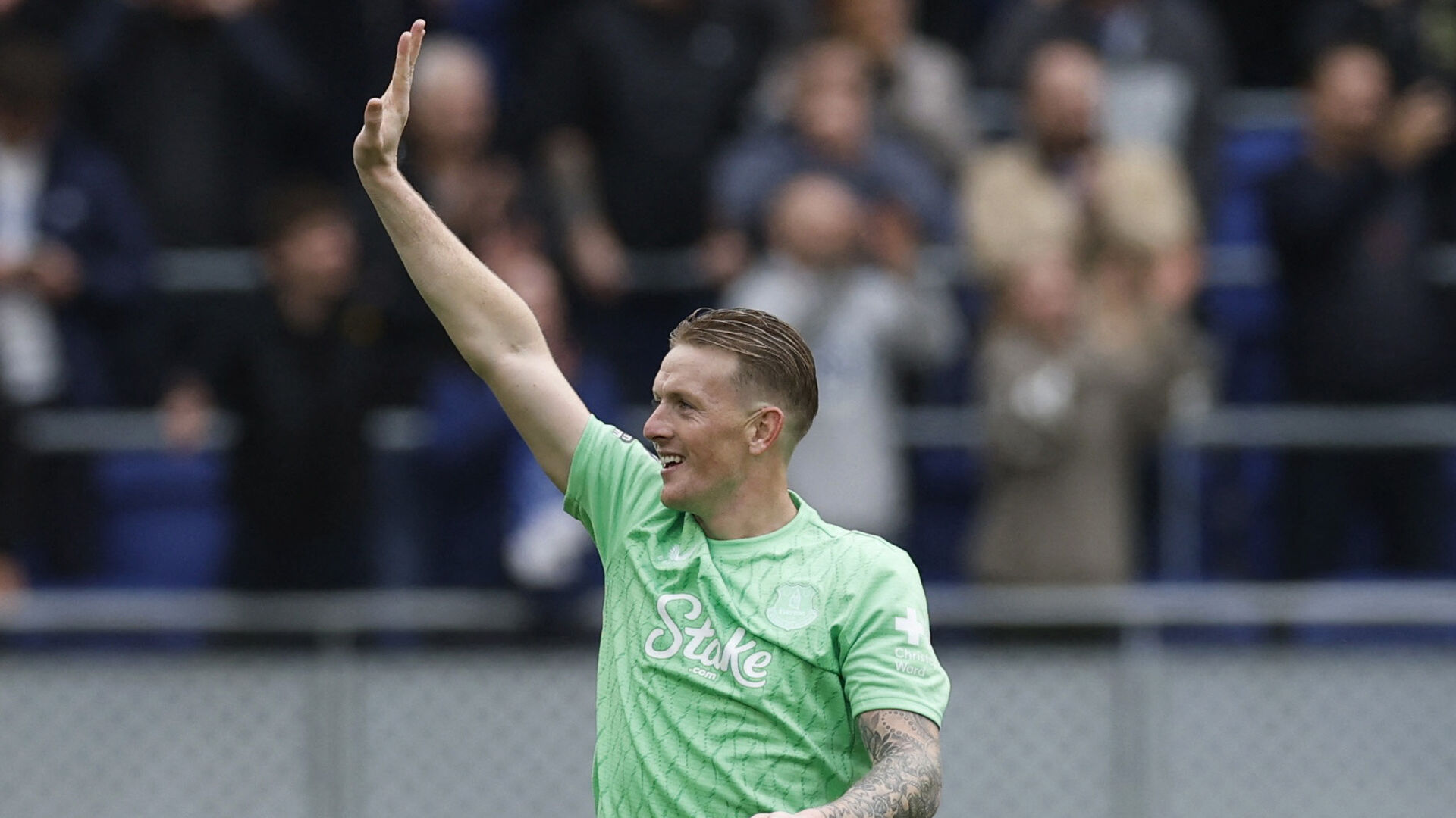 Jordan Pickford vinker