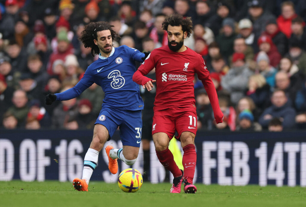 Marc Cucurella i duel med Liverpools Mohamed Salah.