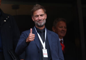 Jürgen Klopp med en Thumbs up.