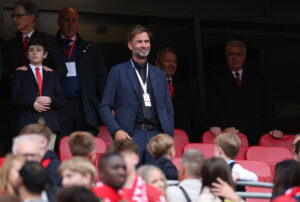 Jürgen Klopp på tilskuerpladserne på Anfield.