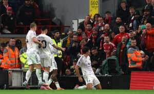 Harry Maguire fejrer et mål mod Liverpool.