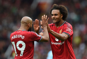 Joshua Zirkzee jubler sammen med Bryan Mbeumo.