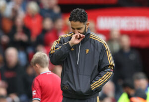 Ruben Amorim med en kno ved mundtøjet.