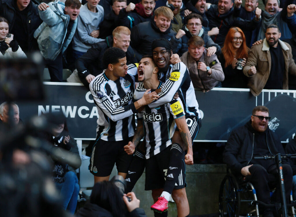 Newcastle jubler efter scoring.