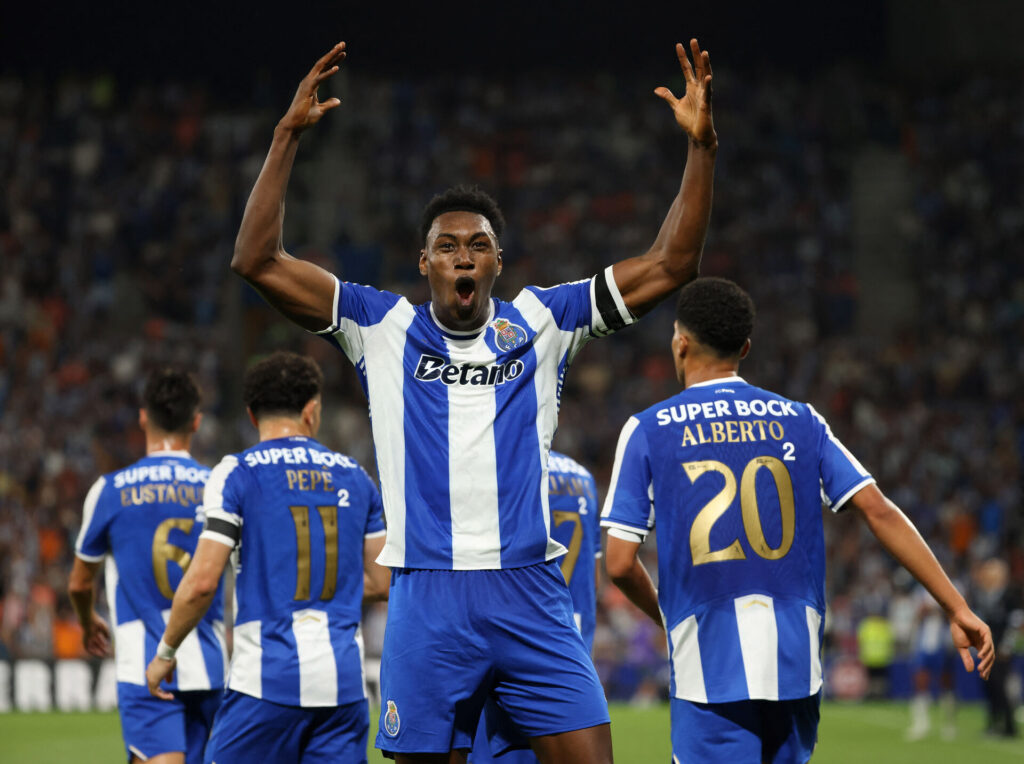 Samu Aghehowa fejrer et mål for FC Porto.