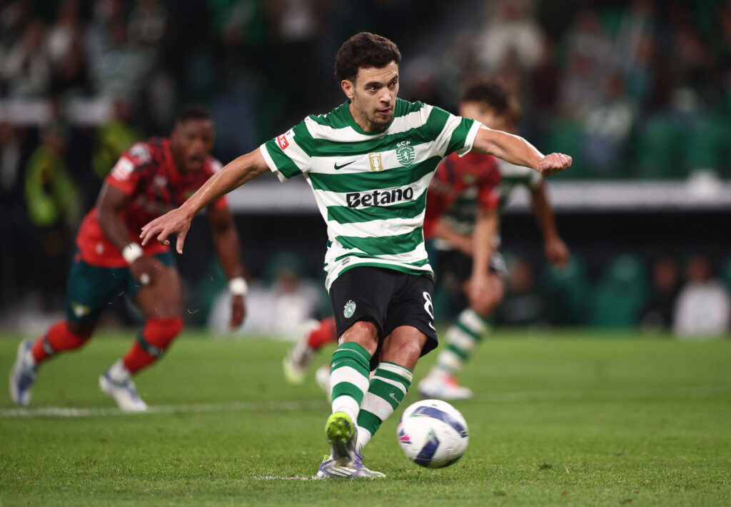 Pedro Gonçalves i færd med at score et mål for Sporting.