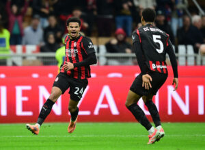 Zachary Athekame jubler over sin 2-2-scoring mod Pisa.