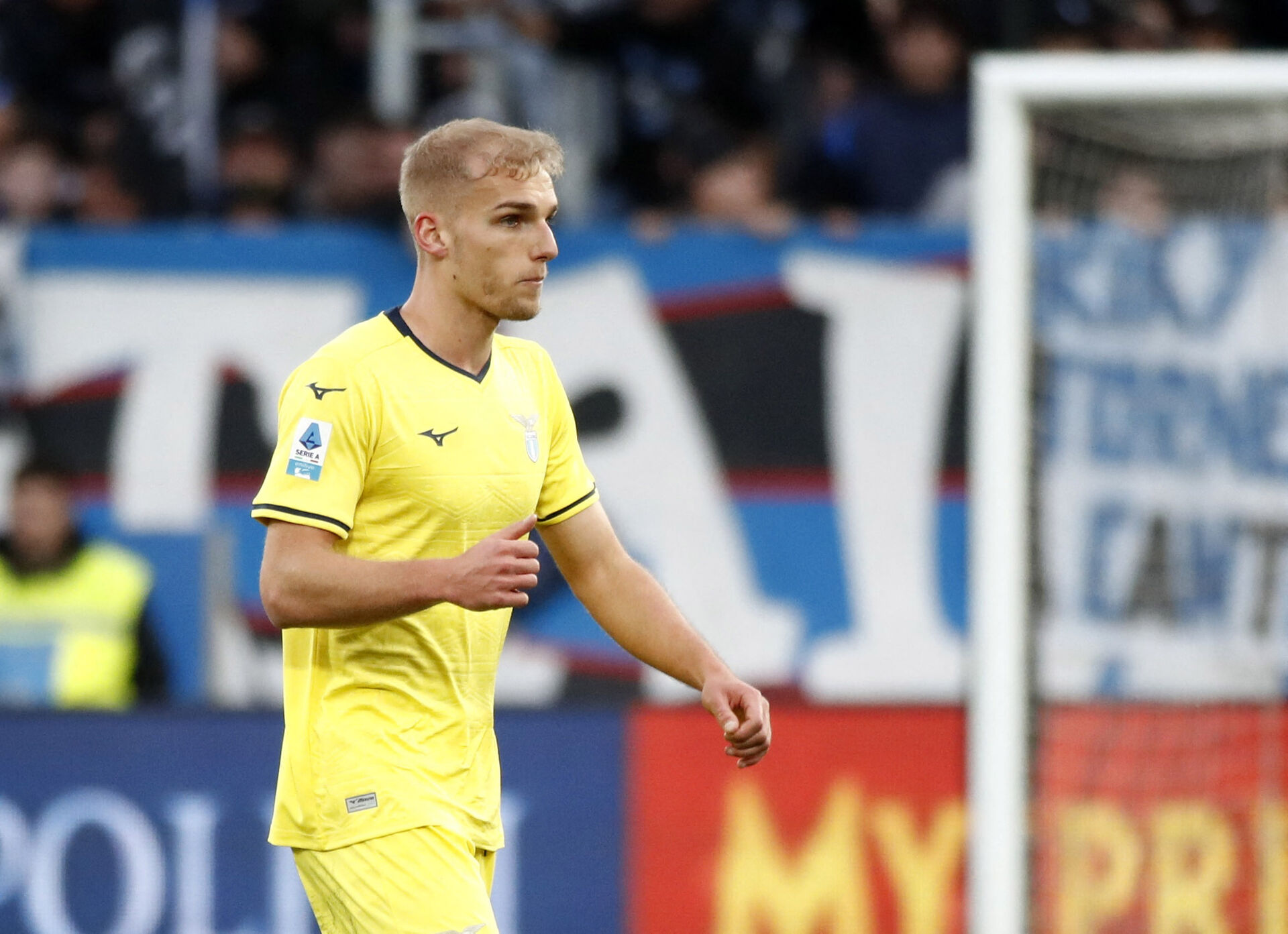 Gustav Isaksen under en kamp for Lazio.