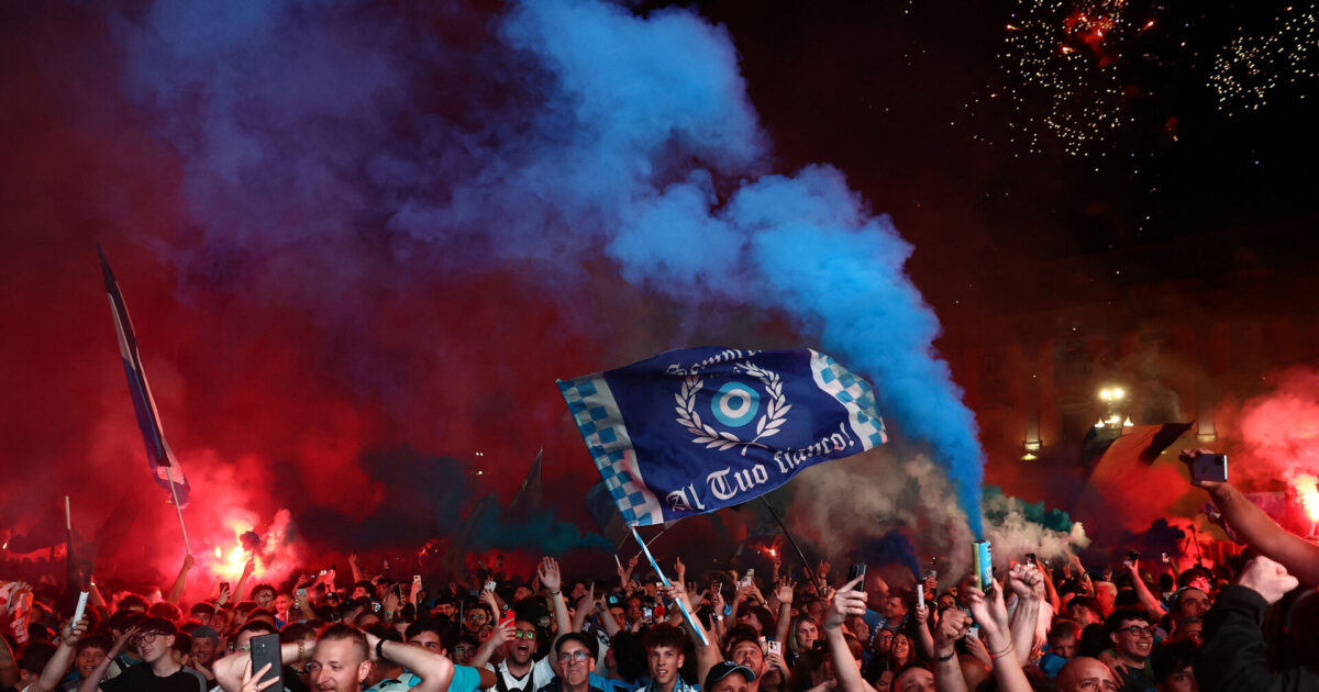 Uroen ulmer: Næsten 200 Napoli-fans tilbageholdt Foto: Ritzau Scanpix/REUTERS